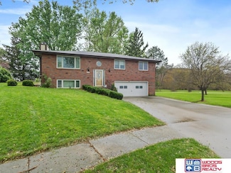 5131 Deerwood Cir, Lincoln, NE 68516
