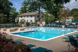 23 Weaver Dr Unit 4-8B, Massapequa, NY 11758