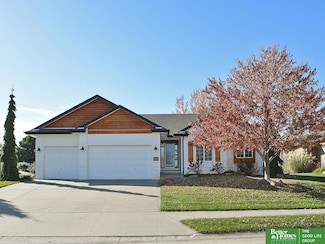 10418 Spyglass Dr, Omaha, NE 68136