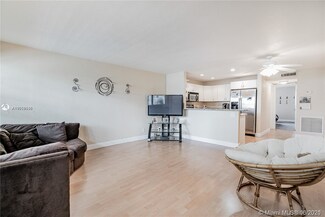 2715 NE 49th St Unit 206, Fort Lauderdale, FL 33308