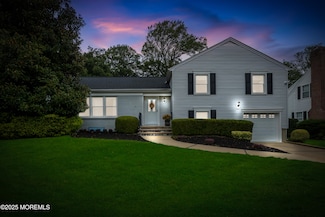 15 Edgewood Dr, Freehold, NJ 07728