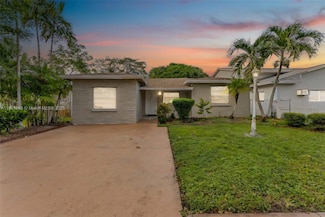 608 NW 9th St, Hallandale Beach, FL 33009