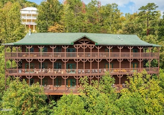 365 Smoky View Rd, Gatlinburg, TN 37738