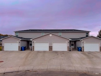 995 NW Maggie Ct, Mountain Home, ID 83647