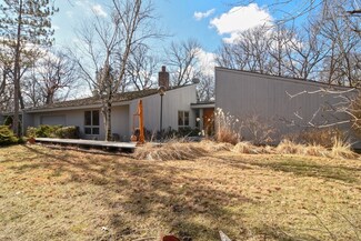 1010 Blackhawk Ln, Riverwoods, IL 60015