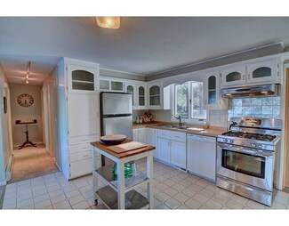 29 Lakeridge Dr, Holland, MA 01521