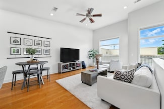 1702 S Lamar Blvd Unit 18, Austin, TX 78704