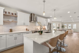 25 Francis St Unit 2, Watertown, MA 02472