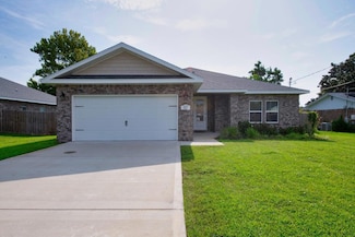 311 Woodland Ave, Mary Esther, FL 32569