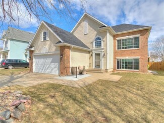 1937 NW 157th St, Clive, IA 50325