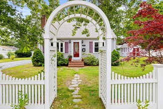 39 English St, Teaticket, MA 02536