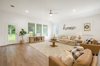 177 Jim Hall Ln, New Waverly, TX 77358