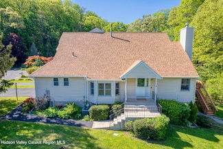 98 Red Maple Rd, Saugerties, NY 12477