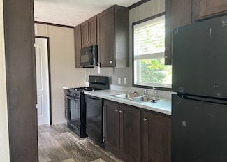 194 Birch Unit 194, Highland, MI 48357