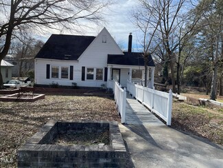 205 W Andrews Ave, Henderson, NC 27536