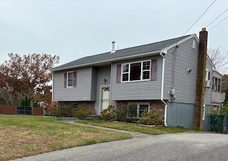 5 Douglas Ln, East Wareham, MA 02538