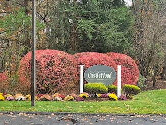 208 Castlewood Dr Unit 208, Bloomfield, CT 06002