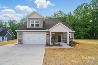 908 Westminster Dr, Statesville, NC 28677
