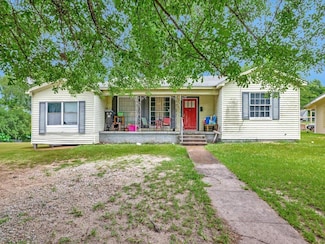 1322 W Main St, Nacogdoches, TX 75964