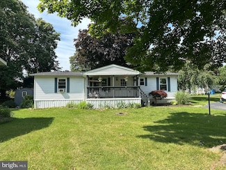 6 Walnut Ln, Quakertown, PA 18951