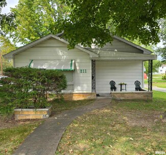 211 Maple St, Zeigler, IL 62999