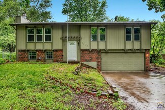 2943 SW Tutbury Town Rd, Topeka, KS 66614