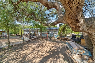 1602 Broad Oak Dr, Bandera, TX 78003