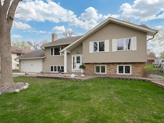 12033 Robin Rd, Maple Grove, MN 55369