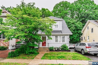 61 Lakeside Dr, Nutley, NJ 07110