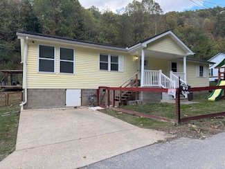 67 Madison St Unit 2, Chapmanville, WV 25508