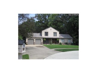 560 Willow Grove Dr, Munroe Falls, OH 44262