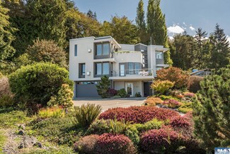 1002 Strait View Dr, Port Angeles, WA 98362