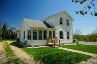 230 Towyn St, Cambria, WI 53923