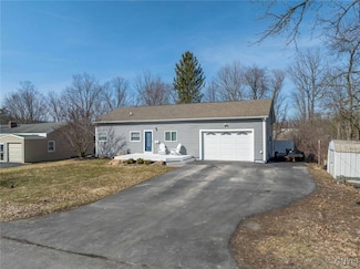 115 Pembrook Dr, Syracuse, NY 13205