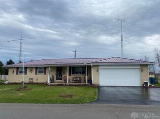 207 Park Dr, Brookville, OH 45309