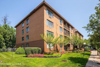 120 Wellington Ct Unit 3H, Staten Island, NY 10314