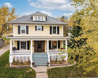 2515 E 6th St, Duluth, MN 55812