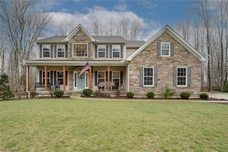 12941 E Point Dr, Mantua, OH 44255