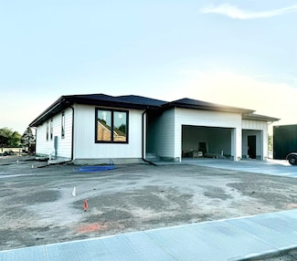 3116 Saint Andrews Cir, Grand Island, NE 68803