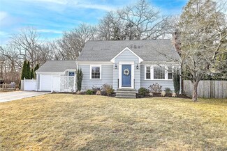 208 Waseca Ave, Barrington, RI 02806