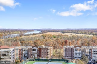 19365 Cypress Ridge Terrace Unit 817, Leesburg, VA 20176