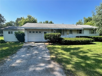 300 W Alabama Ave, Casey, IL 62420
