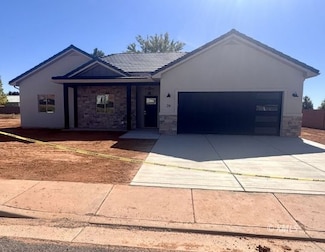 26 E Sedona Valley Rd, Kanab, UT 84741