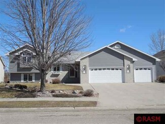 136 Falcon Dr, Mankato, MN 56001