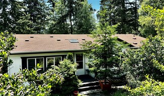 820 Delphinium Dr, Greenbank, WA 98253