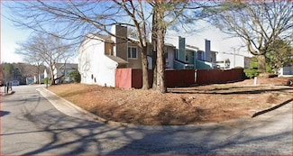 1021 Thornwoode Ln, Stone Mountain, GA 30083