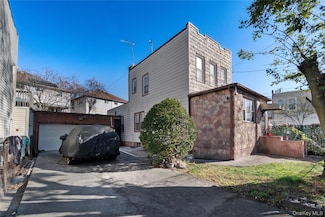 665 Varkens Hook Rd, Brooklyn, NY 11236