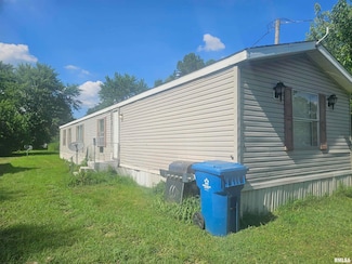 120 E 1st St, Bonnie, IL 62816