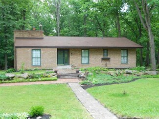 345 E Judy Lynn Dr, Farrell, PA 16121