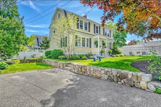17 Old Brook Cir, Melrose, MA 02176
